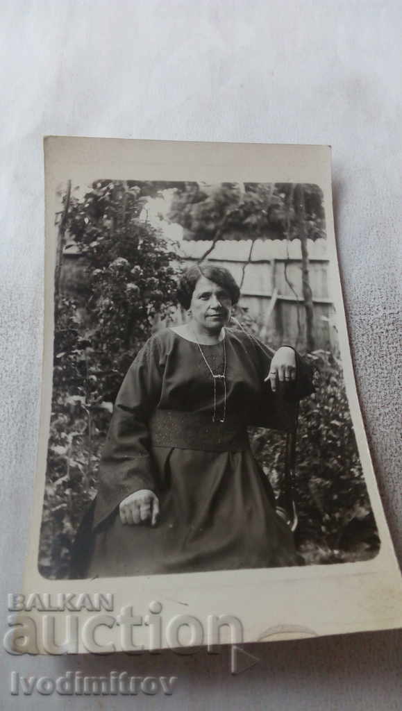 Photo Woman in the garden