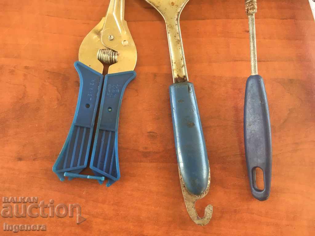 Auction KITCHEN UTENSILS SCISSORS STICKERS HAND MIXER Auction KITCHEN UTENSILS SCISSORS STICKERS HAND MIXER