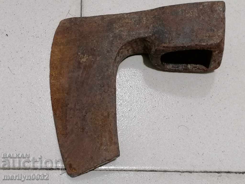 Delivery of An old ax shaft tool wrought iron Delivery of An old ax shaft tool wrought iron