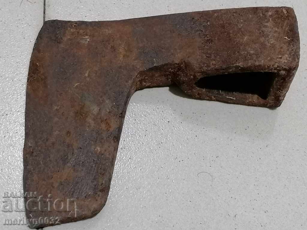 Delivery of An old ax shaft tool wrought iron Delivery of An old ax shaft tool wrought iron