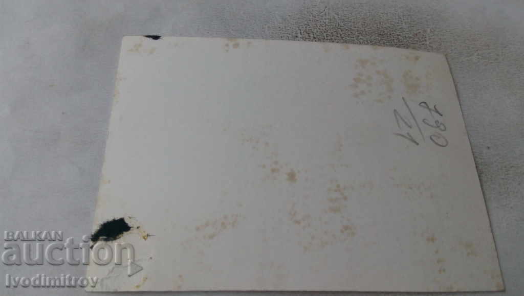 Φωτογραφία Νεόνυμφοι και οι φίλοι τους με τιμή 1.35 BGN | € 0.69 Φωτογραφία Νεόνυμφοι και οι φίλοι τους με τιμή 1.35 BGN | € 0.69