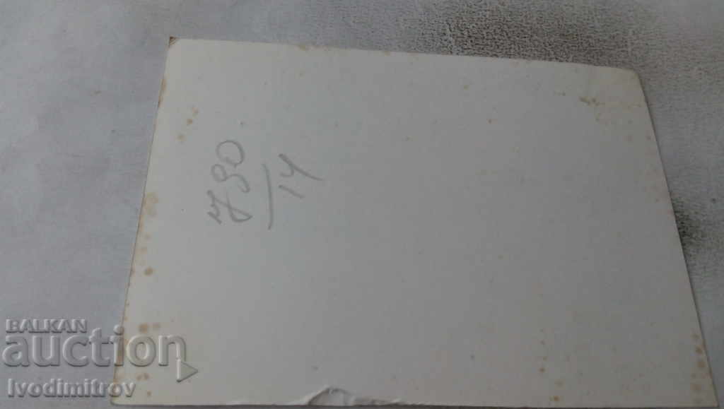 Φωτογραφία Νεόνυμφοι και οι φίλοι τους με τιμή 1.35 BGN | € 0.69 Φωτογραφία Νεόνυμφοι και οι φίλοι τους με τιμή 1.35 BGN | € 0.69