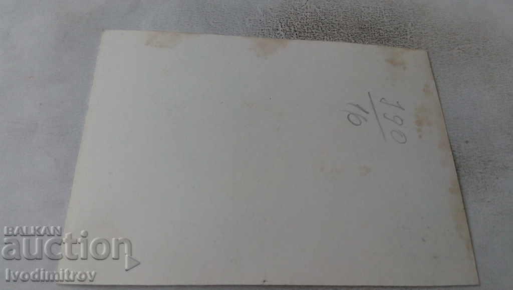 Φωτογραφία Νεόνυμφοι και οι φίλοι τους με τιμή 1.35 BGN | € 0.69 Φωτογραφία Νεόνυμφοι και οι φίλοι τους με τιμή 1.35 BGN | € 0.69