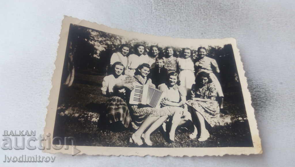 Photo Gabrovo Young Girls 1944