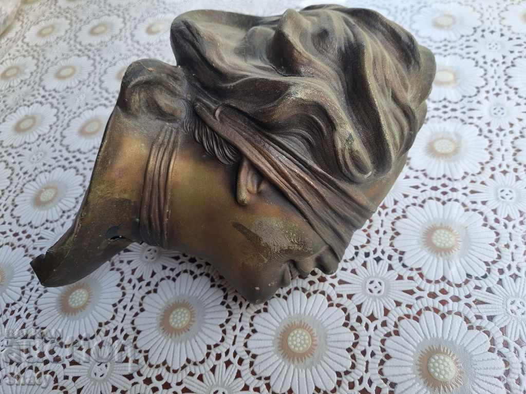 Old metal sculpture with price 270.00 BGN | € 138.05 Old metal sculpture with price 270.00 BGN | € 138.05