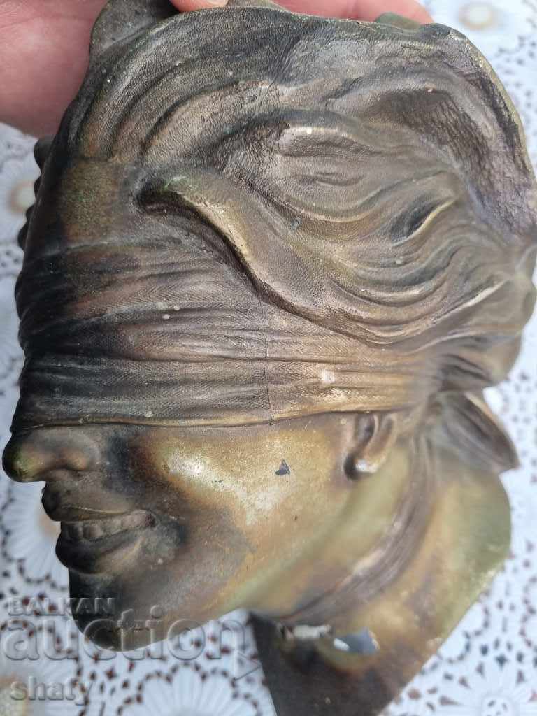 Delivery of Old metal sculpture Delivery of Old metal sculpture