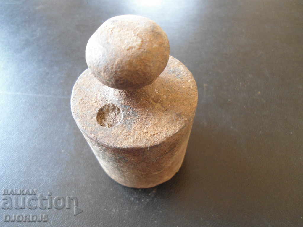 Old weight, mace, 1 kg with price 3.00 BGN | € 1.53 Old weight, mace, 1 kg with price 3.00 BGN | € 1.53