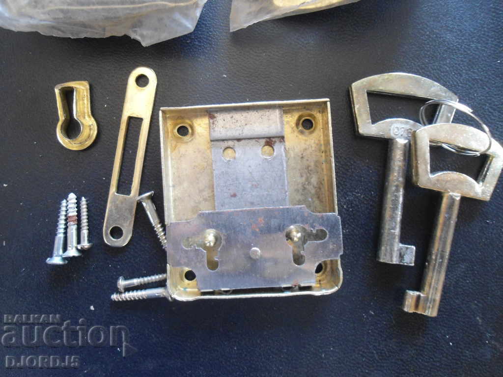 Delivery of Old small locks, locks, 5 pieces Delivery of Old small locks, locks, 5 pieces