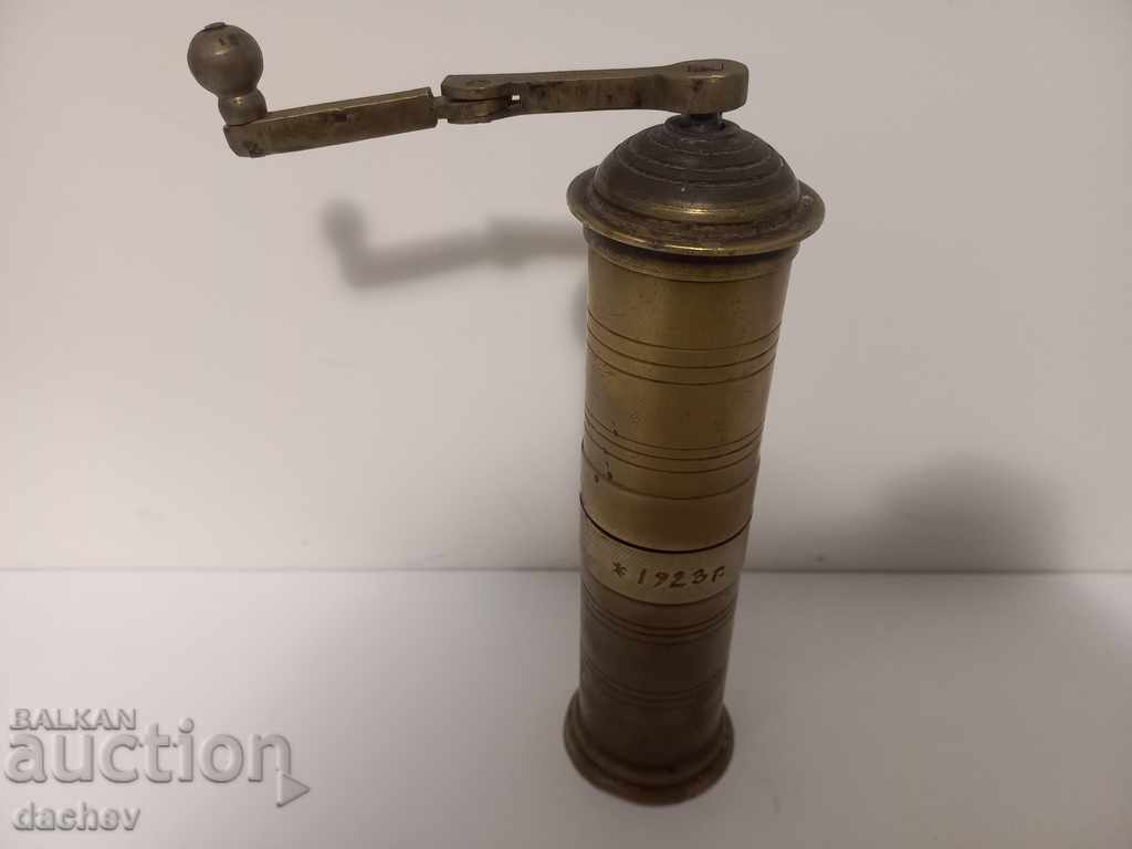 Δημοπρασία Παλαιός οθωμανικός χάλκινος μύλος για μύλο καφέ 1921 Δημοπρασία Παλαιός οθωμανικός χάλκινος μύλος για μύλο καφέ 1921