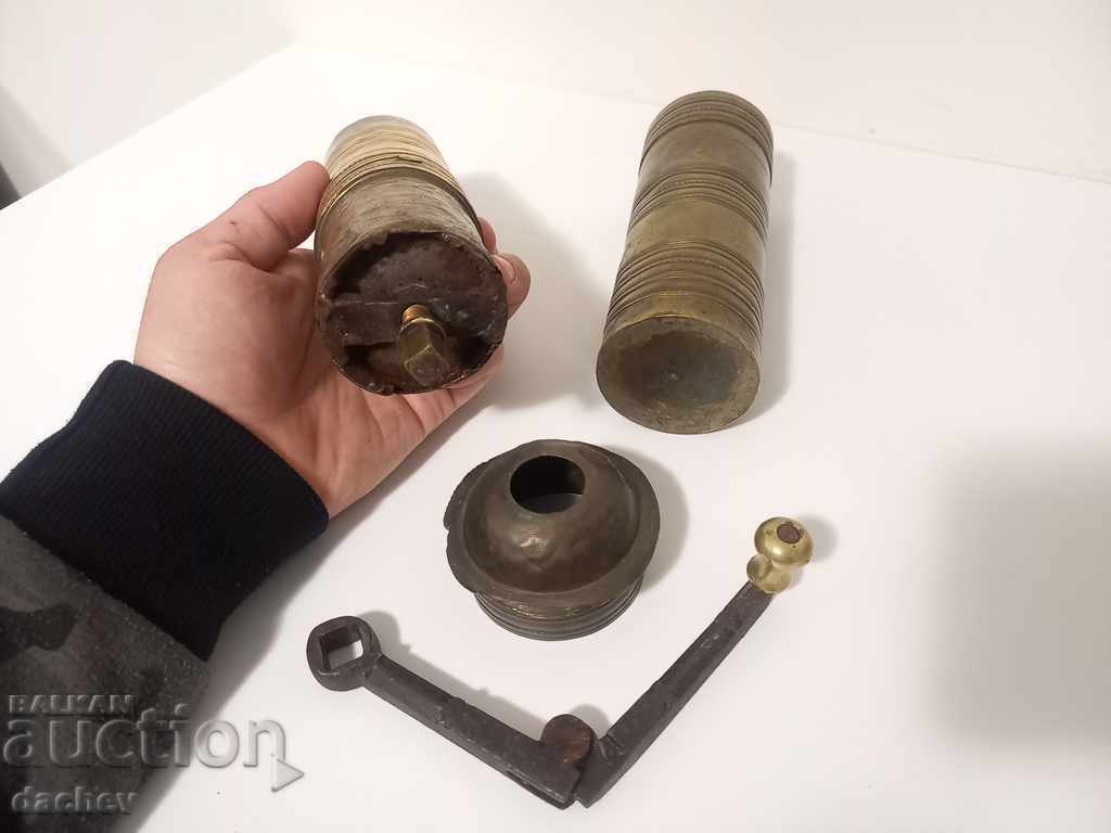 Rasnita otomana veche din bronz pentru rasnita cafea tugra TUGRI - 6 Rasnita otomana veche din bronz pentru rasnita cafea tugra TUGRI - 6