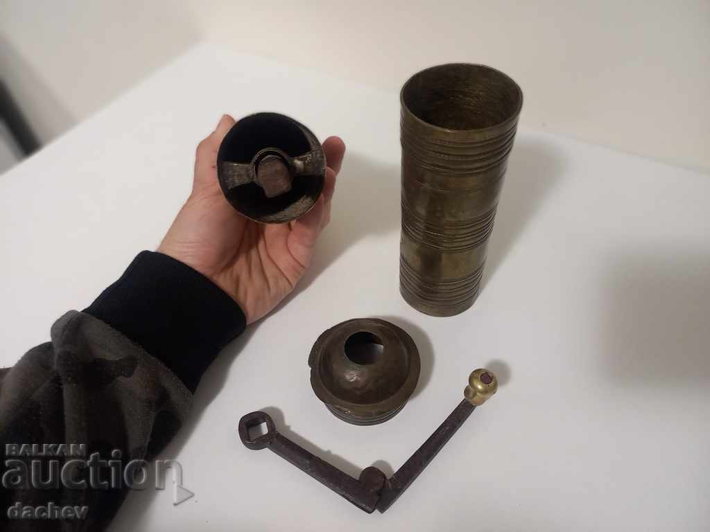 Rasnita otomana veche din bronz pentru rasnita cafea tugra TUGRI - 7 Rasnita otomana veche din bronz pentru rasnita cafea tugra TUGRI - 7