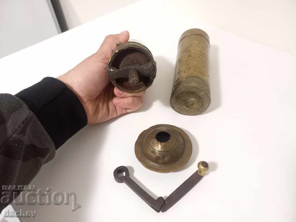 Rasnita otomana veche din bronz pentru rasnita cafea tugra TUGRI - 5 Rasnita otomana veche din bronz pentru rasnita cafea tugra TUGRI - 5