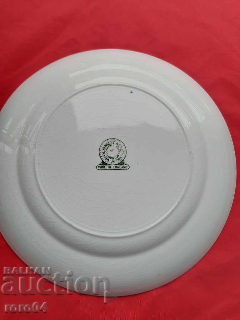 PLATE - PORCELAIN - OLD ENGLAND - 5