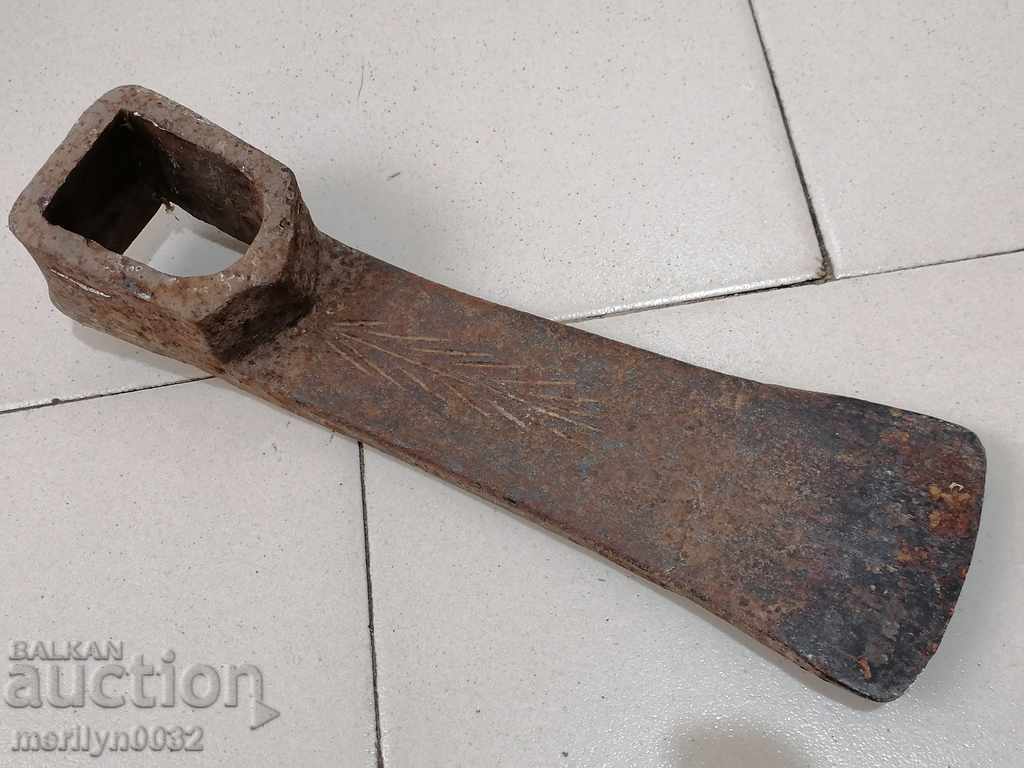 Old forged turntable, wrought iron, picking, tool, top with price 39.50 BGN | € 20.20