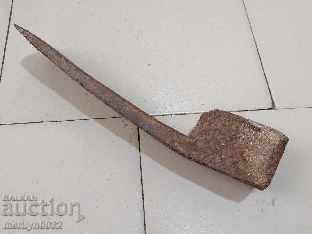 Auction  Old forged turntable, wrought iron, picking, tool, top