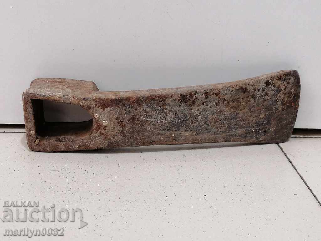 Delivery of Old forged turntable, wrought iron, picking, tool, top