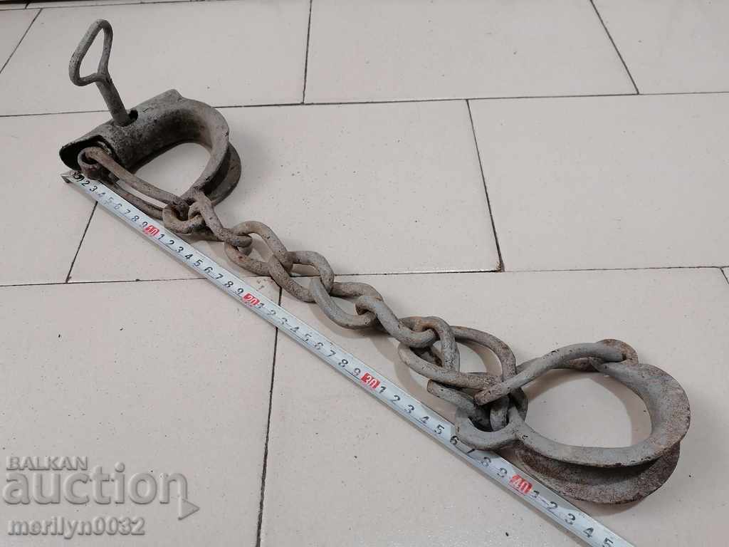 Delivery of Old hand-forged bukai chains handcuffs shackles handcuffs Delivery of Old hand-forged bukai chains handcuffs shackles handcuffs