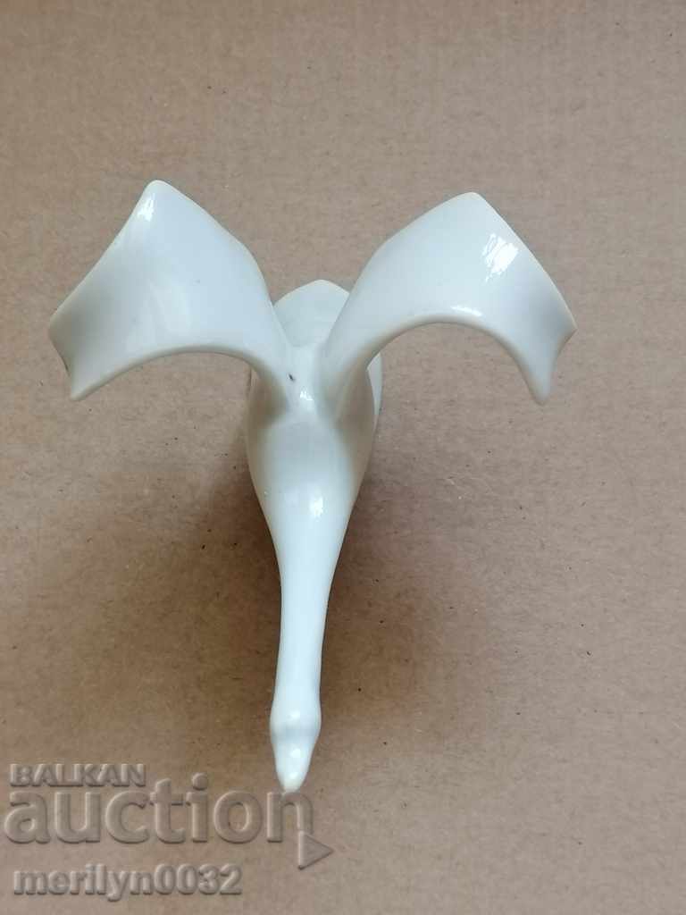 Porcelain bird figure with outstretched wings porcelain, souvenir with price 37.00 BGN | € 18.92 Porcelain bird figure with outstretched wings porcelain, souvenir with price 37.00 BGN | € 18.92