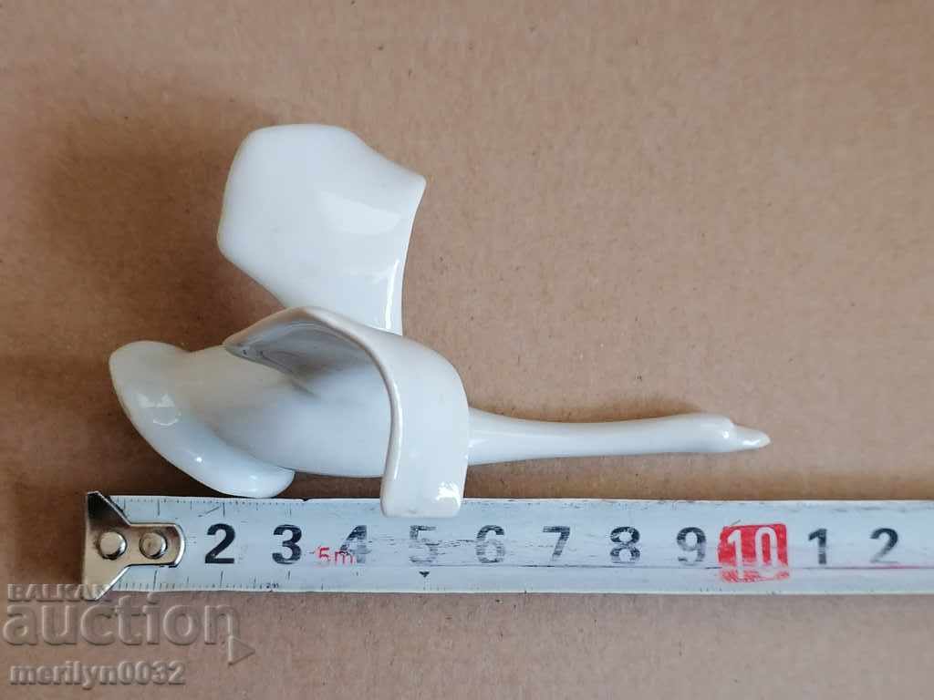 Delivery of Porcelain bird figure with outstretched wings porcelain, souvenir Delivery of Porcelain bird figure with outstretched wings porcelain, souvenir