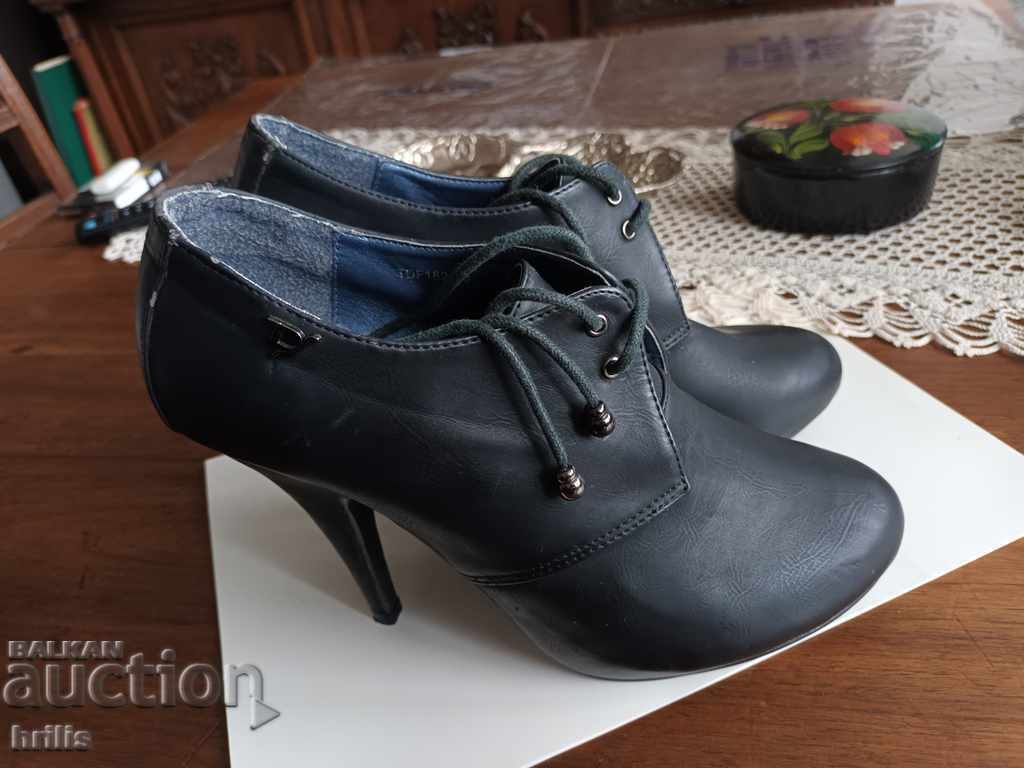 CIZME ELEGANTE DAMA PIELE VERABILA cu preț 14.00 BGN | € 7.16 CIZME ELEGANTE DAMA PIELE VERABILA cu preț 14.00 BGN | € 7.16