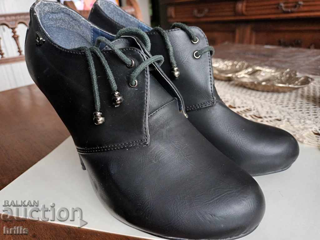 Licitație CIZME ELEGANTE DAMA PIELE VERABILA Licitație CIZME ELEGANTE DAMA PIELE VERABILA