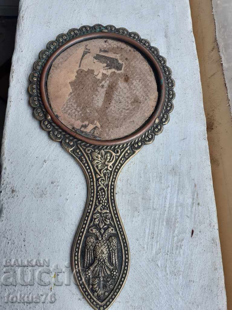 Παλιός χάλκινος καθρέφτης με δικέφαλο αετό με τιμή 140.00 BGN | € 71.58 Παλιός χάλκινος καθρέφτης με δικέφαλο αετό με τιμή 140.00 BGN | € 71.58