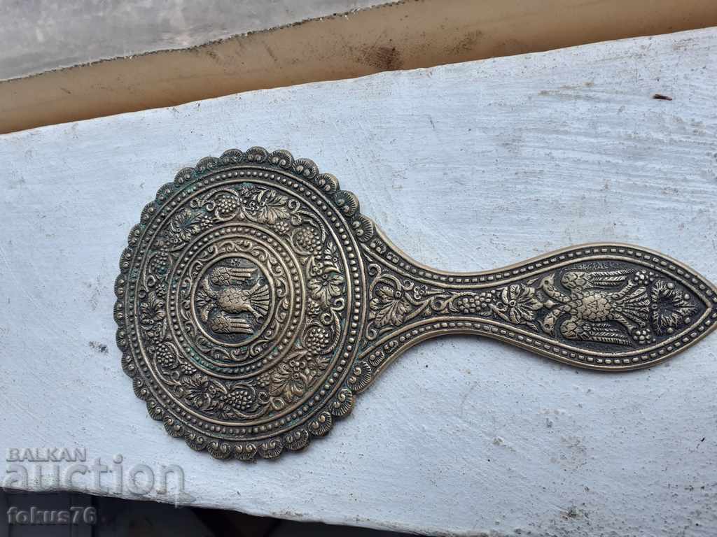 Παράδοση Παλιός χάλκινος καθρέφτης με δικέφαλο αετό Παράδοση Παλιός χάλκινος καθρέφτης με δικέφαλο αετό