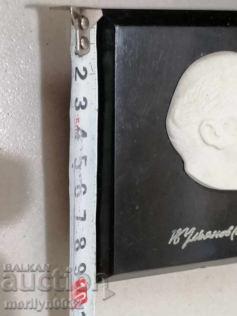 Delivery of Lenin's socialist table plaque Delivery of Lenin's socialist table plaque