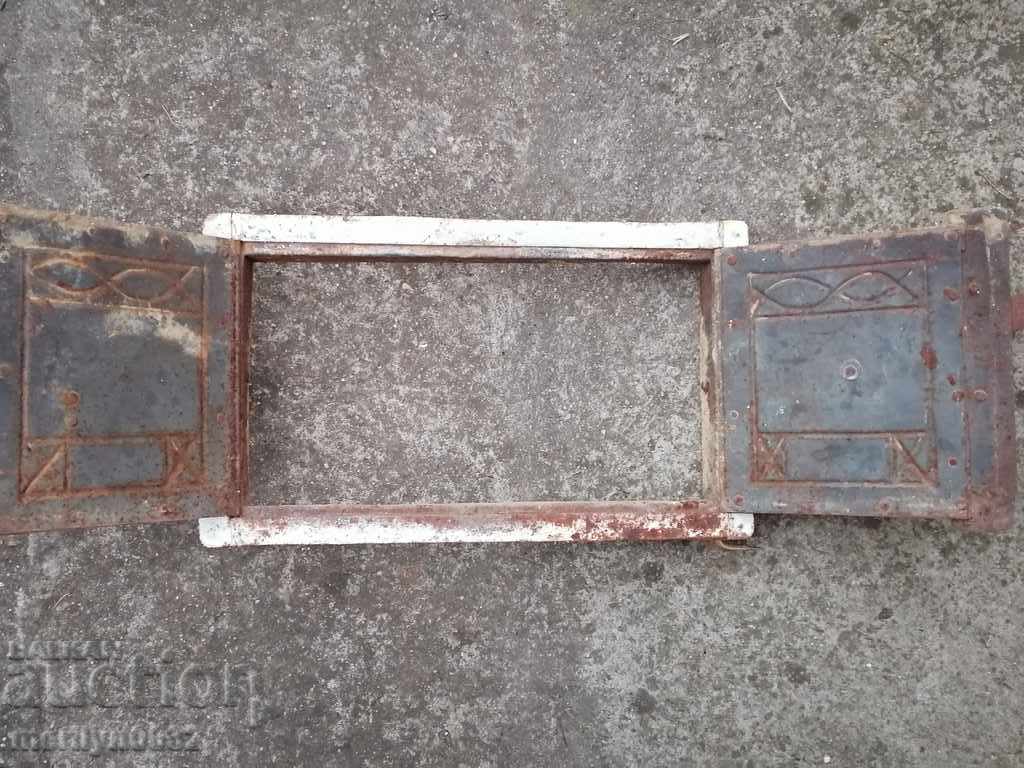 Auction  Detail door of an old stove jamal lid fireplace