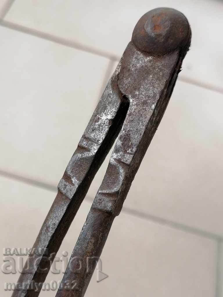 Παλιά πυξίδα από σφυρήλατο σίδερο για λαμαρίνα