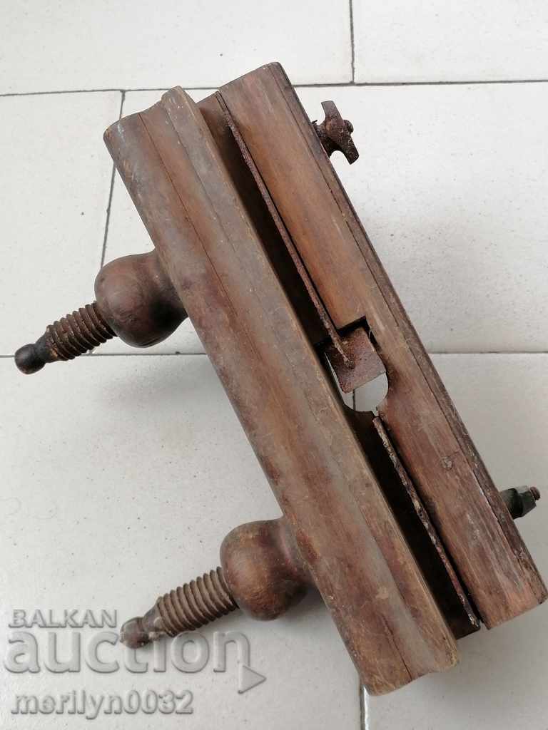 Antique carpenter grater primitive with price 68.00 BGN | € 34.77 Antique carpenter grater primitive with price 68.00 BGN | € 34.77