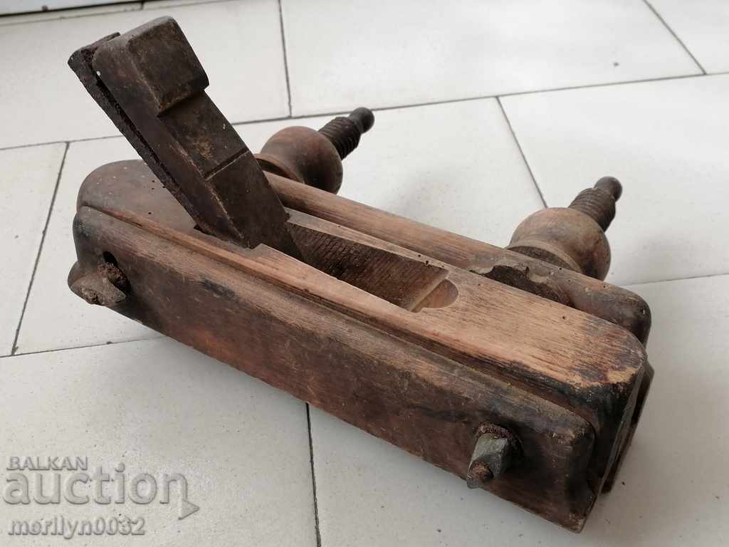 Delivery of Antique carpenter grater primitive Delivery of Antique carpenter grater primitive