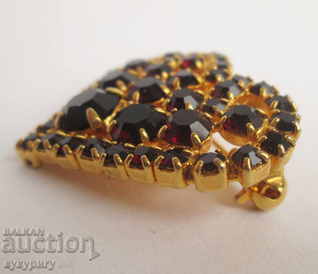 Delivery of Old women's gilded brooch Heart jewelry jewelry with stones