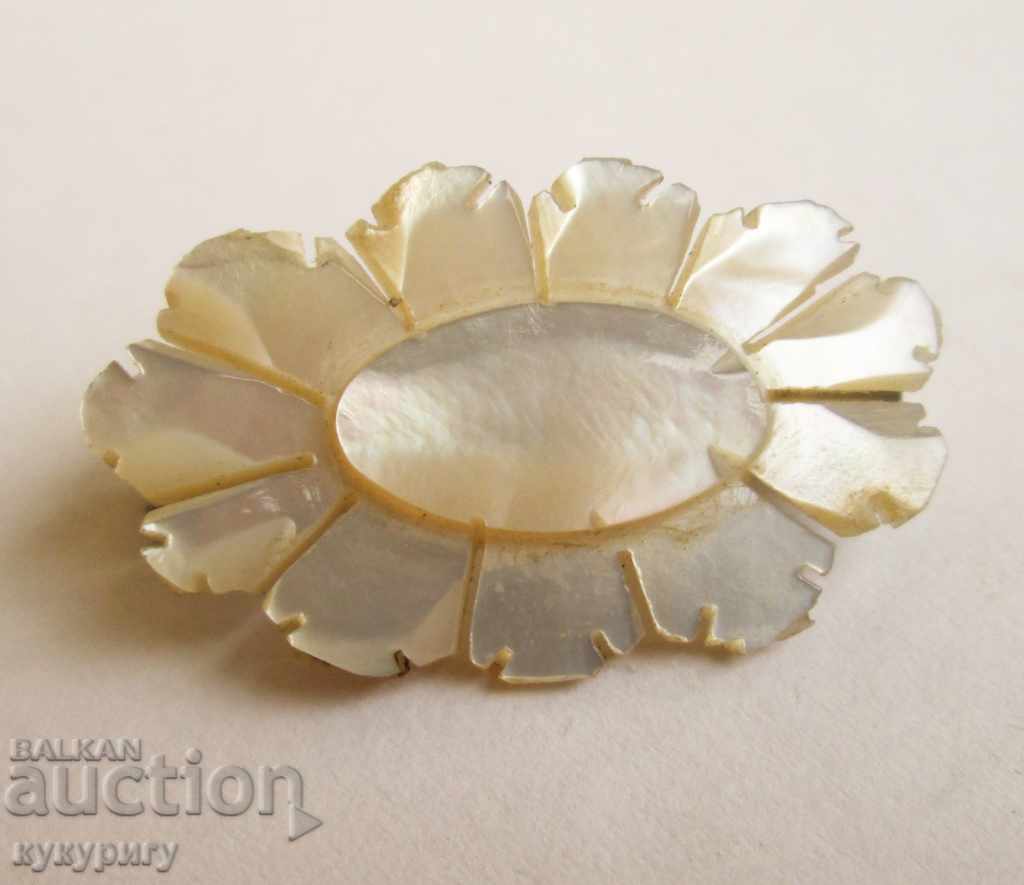 Old women's mother-of-pearl brooch jewelry made of mother-of-pearl - 5