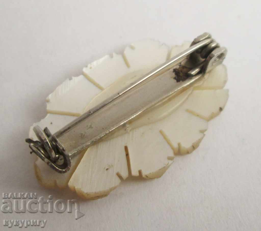 Old women's mother-of-pearl brooch jewelry made of mother-of-pearl - 7