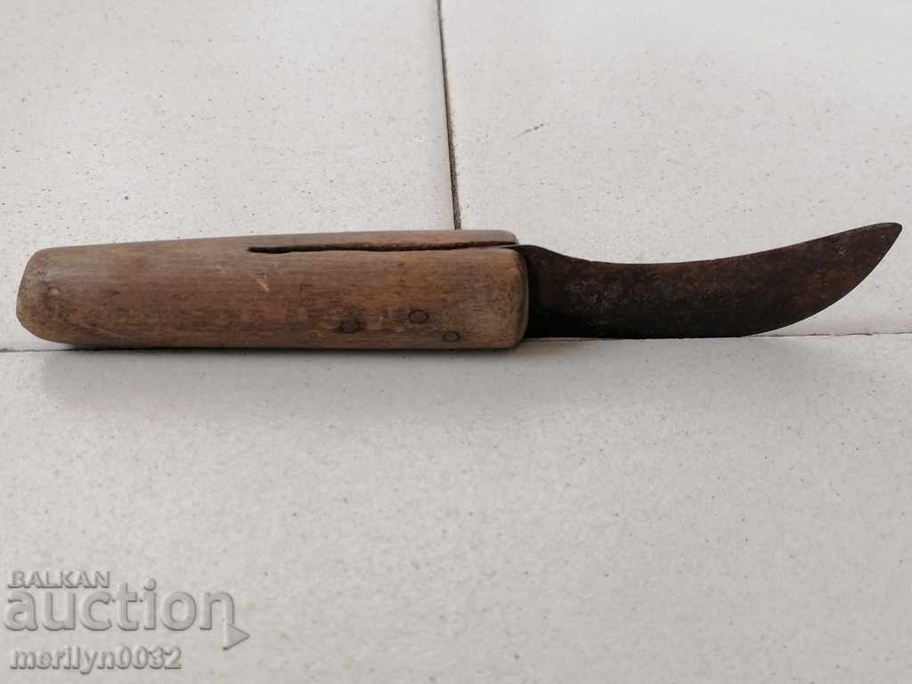 Old cooling knife for grafting with price 39.00 BGN | € 19.94 Old cooling knife for grafting with price 39.00 BGN | € 19.94