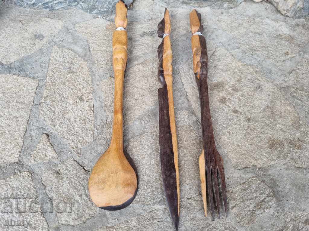 Delivery of African wooden knife, fork and spoon. Delivery of African wooden knife, fork and spoon.