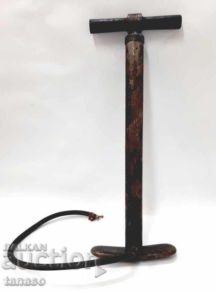 Old tire pump, car, bicycle, motorcycle (4.5) - 5 Old tire pump, car, bicycle, motorcycle (4.5) - 5