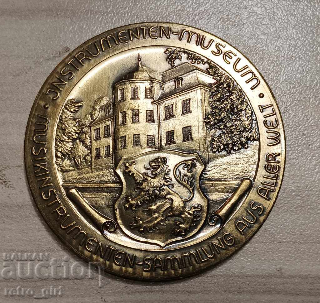 Πουλάω μια παλιά πλακέτα - μπρούτζινη. με τιμή 9.00 BGN | € 4.60 Πουλάω μια παλιά πλακέτα - μπρούτζινη. με τιμή 9.00 BGN | € 4.60