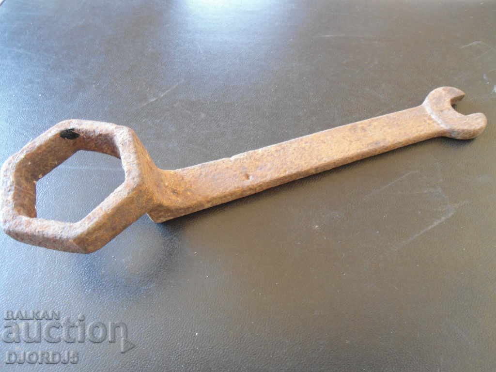 Παλαιό κλειδί από σφυρήλατο σίδερο, κάρο, άμαξα με τιμή 3.00 BGN | € 1.53 Παλαιό κλειδί από σφυρήλατο σίδερο, κάρο, άμαξα με τιμή 3.00 BGN | € 1.53