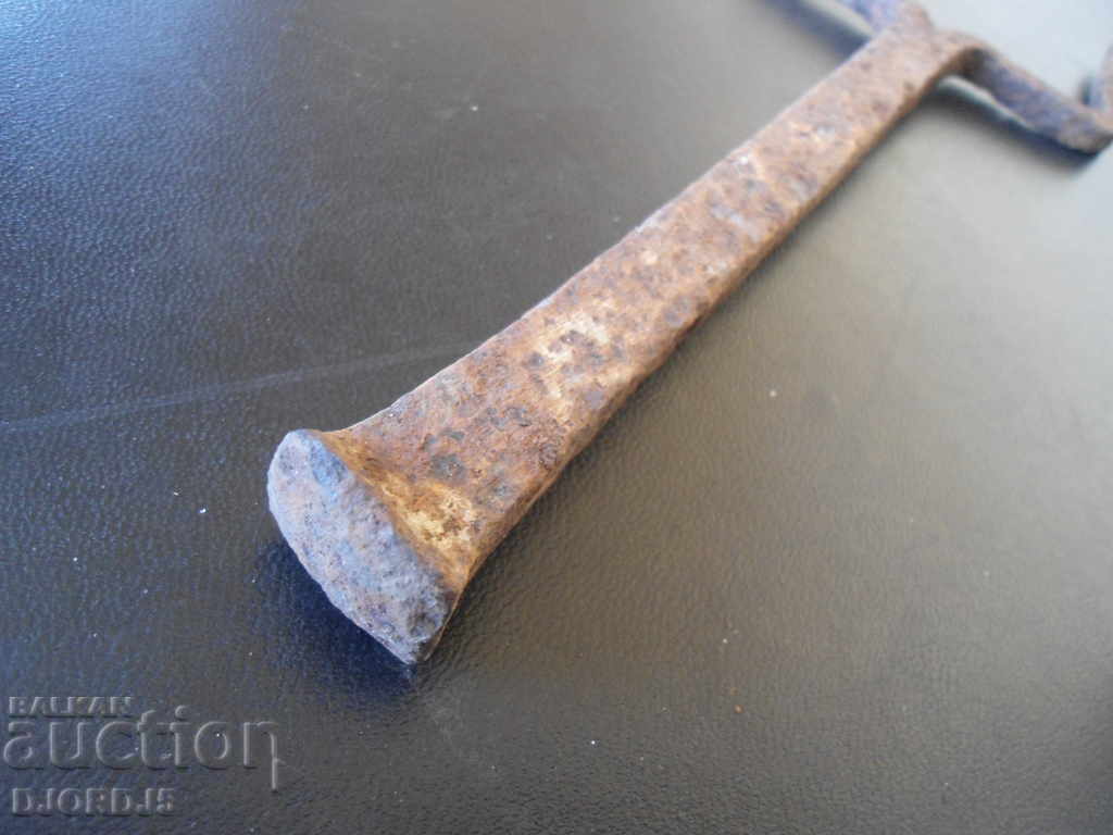An old anvil with price 3.00 BGN | € 1.53 An old anvil with price 3.00 BGN | € 1.53