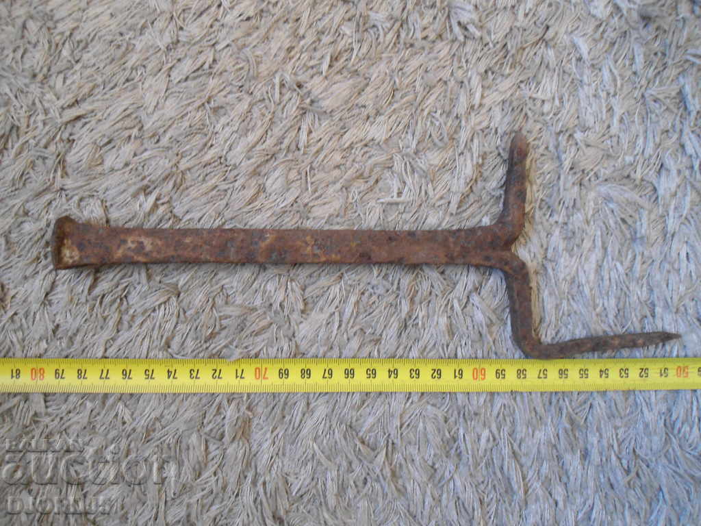 Auction An old anvil Auction An old anvil