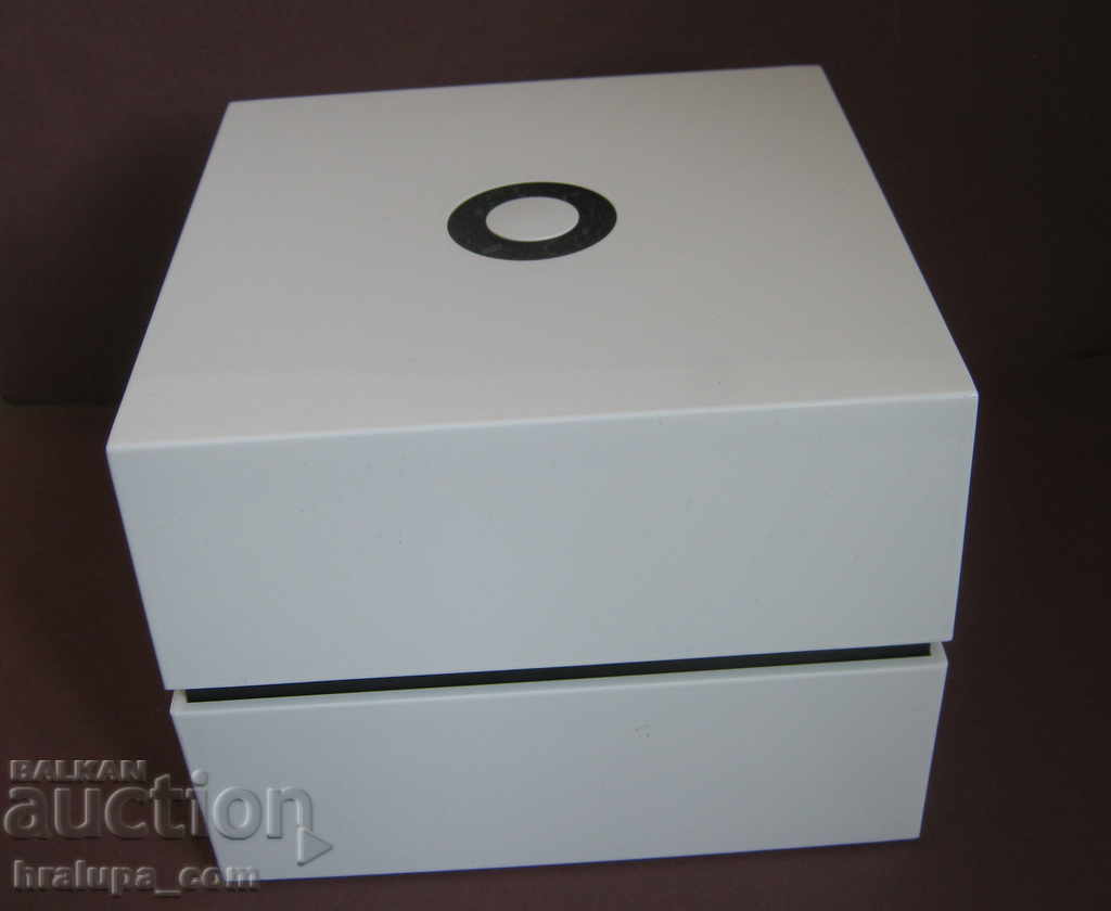 Rochas Paris watch case with price 40.00 BGN | € 20.45 Rochas Paris watch case with price 40.00 BGN | € 20.45