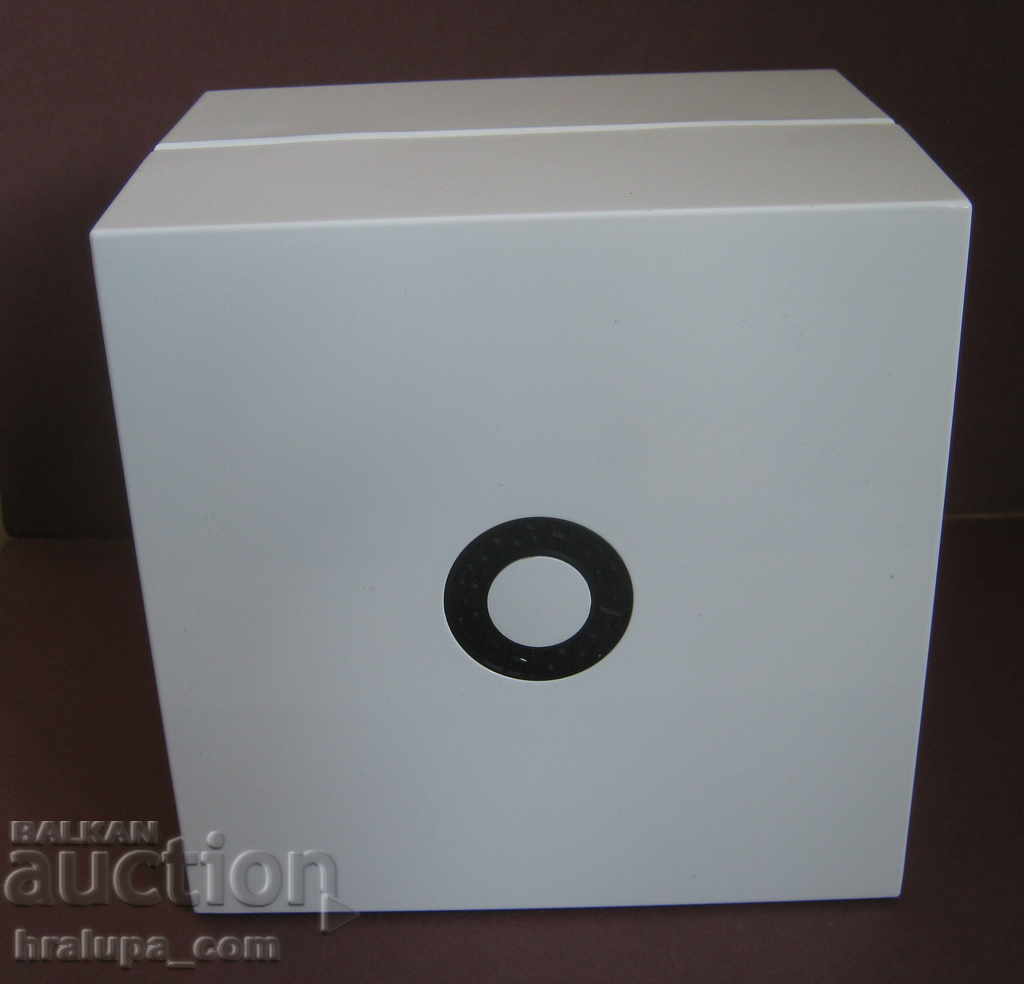 Delivery of Rochas Paris watch case Delivery of Rochas Paris watch case