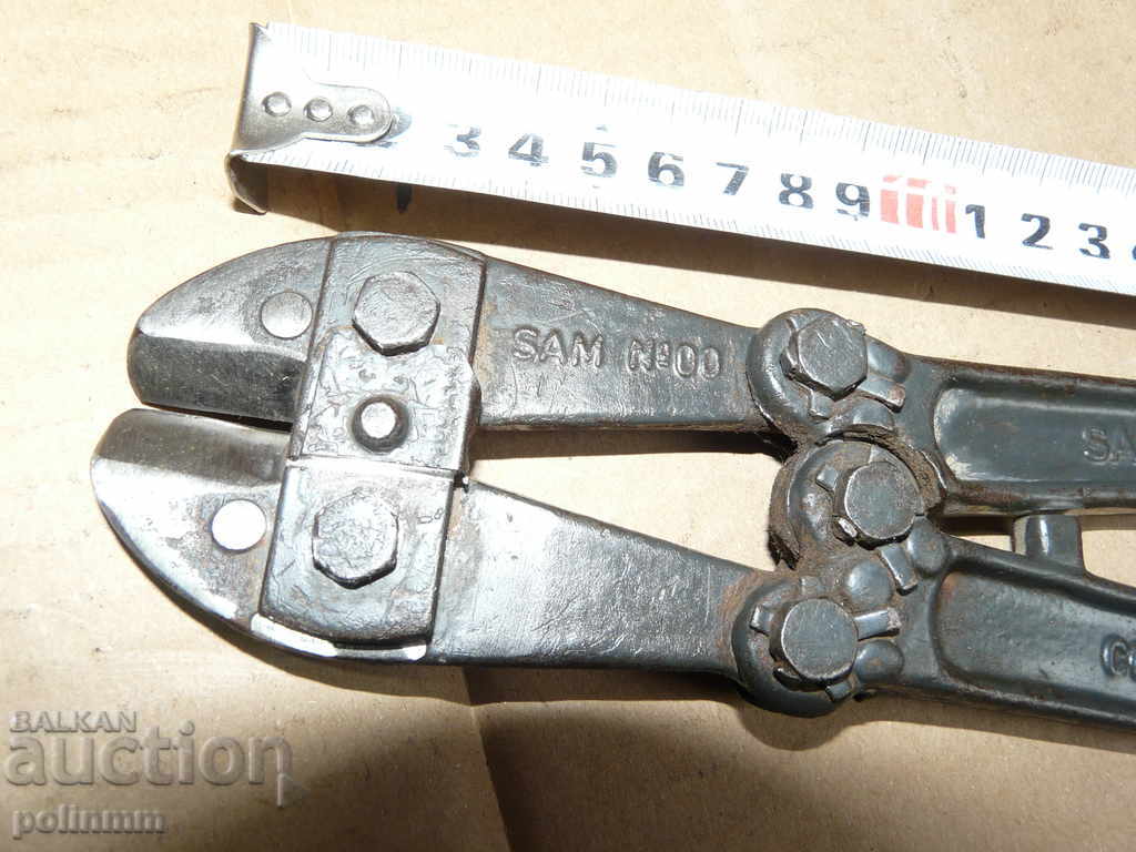 Landing scissors for barbed wire with price 150.00 BGN | € 76.69 Landing scissors for barbed wire with price 150.00 BGN | € 76.69