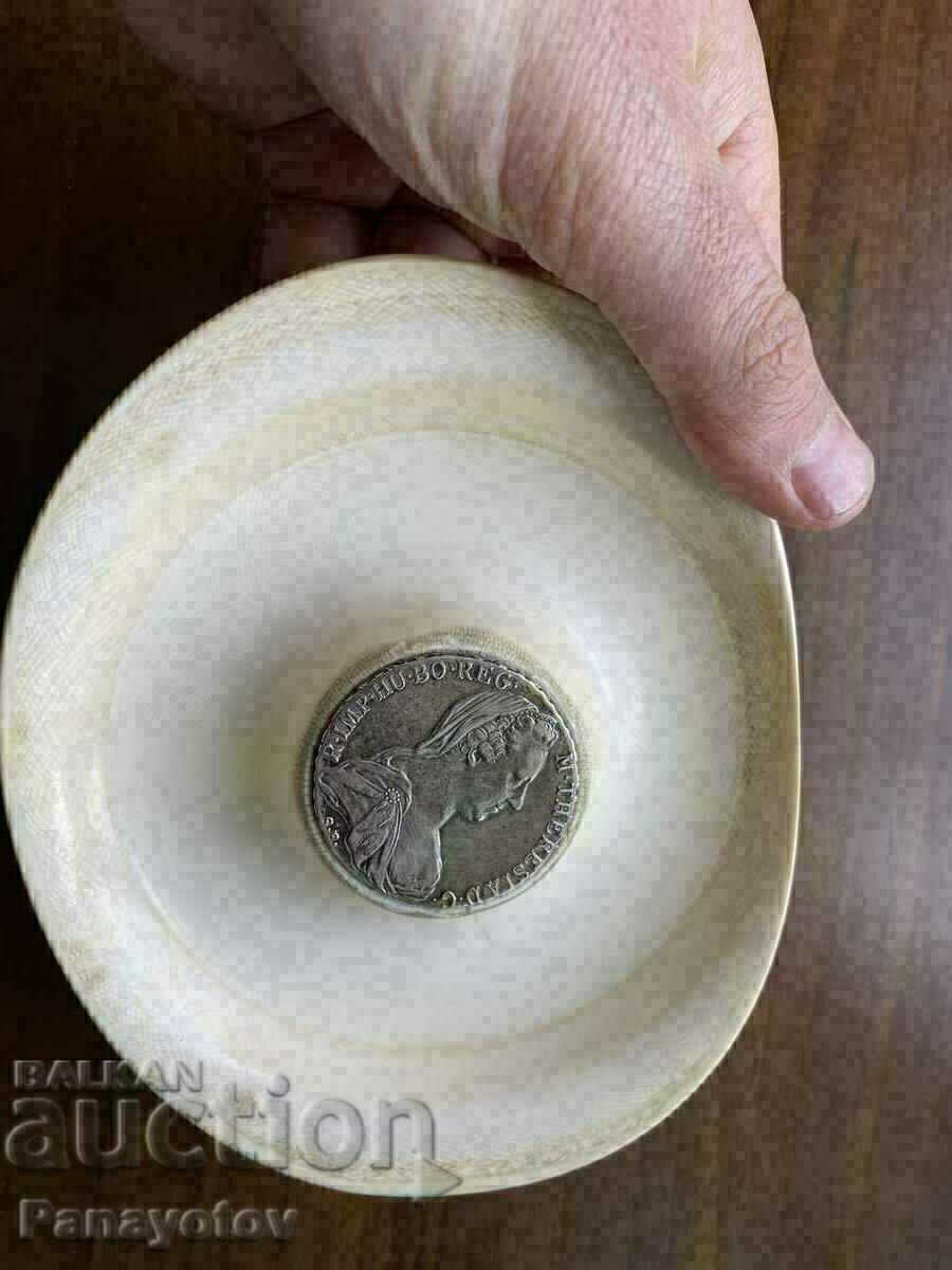Ivory ASHTRAY WITH COIN HUGE BEAUTIFUL RARE TALER - 6 Ivory ASHTRAY WITH COIN HUGE BEAUTIFUL RARE TALER - 6