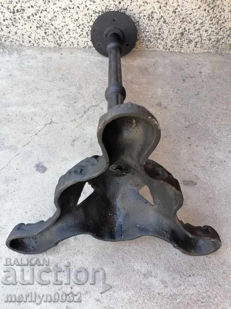 Table top embossed cast iron table from the 20th century - 7 Table top embossed cast iron table from the 20th century - 7