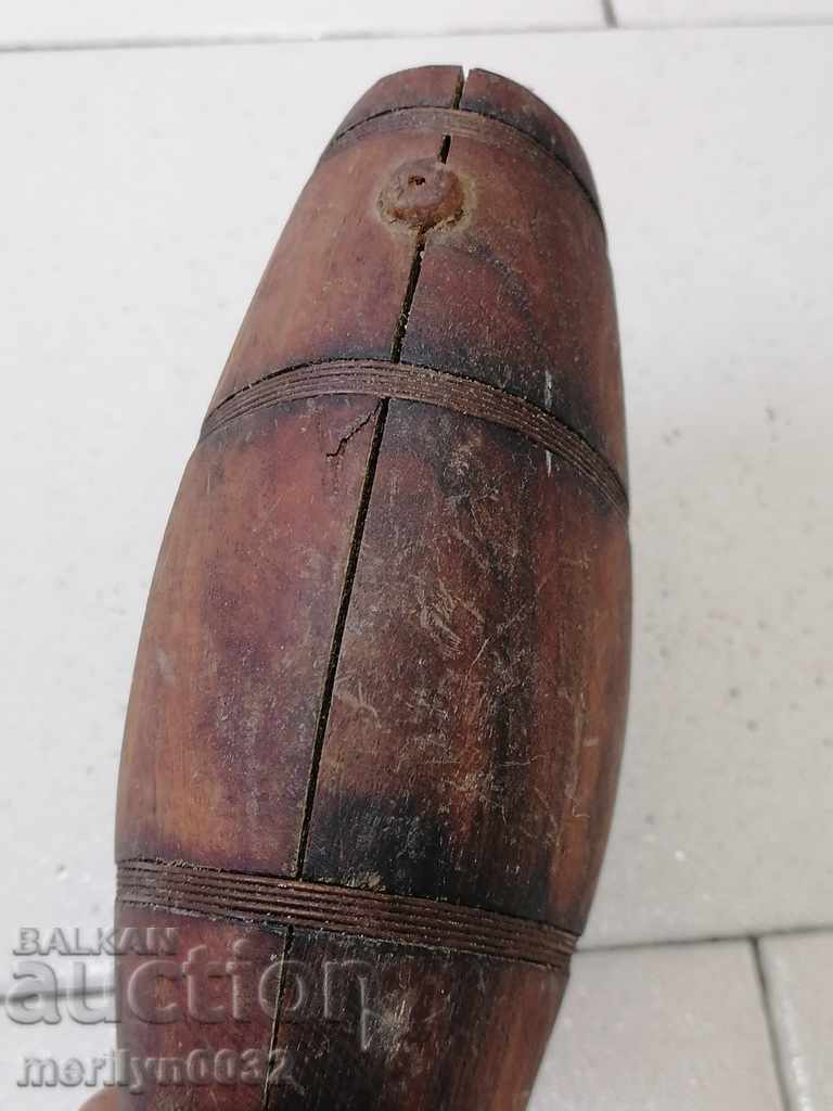 Delivery of An old paver, a bathtub, a vase, a barrel, a wooden one Delivery of An old paver, a bathtub, a vase, a barrel, a wooden one