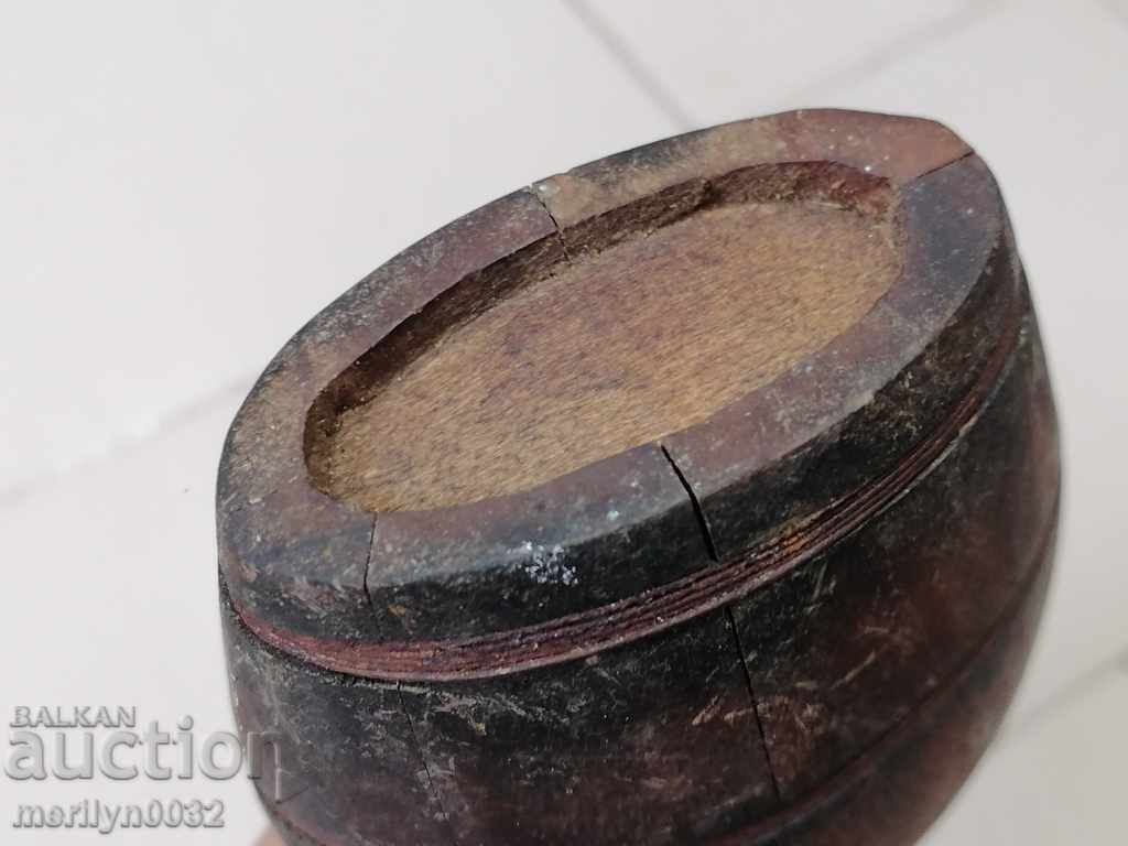 An old paver, a bathtub, a vase, a barrel, a wooden one - 5 An old paver, a bathtub, a vase, a barrel, a wooden one - 5