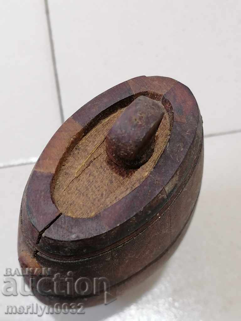 An old paver, a bathtub, a vase, a barrel, a wooden one - 6 An old paver, a bathtub, a vase, a barrel, a wooden one - 6